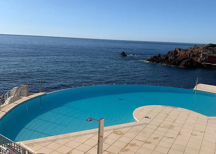Grand Terrasse Vue Pieds Dans L'eau Piscine Apartamento Saint-Raphaël
