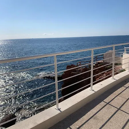Grand Terrasse Vue Pieds Dans L'eau Piscine Apartman Saint-Raphaël