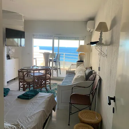 Grand Terrasse Vue Pieds Dans L'eau Piscine Saint-Raphaël