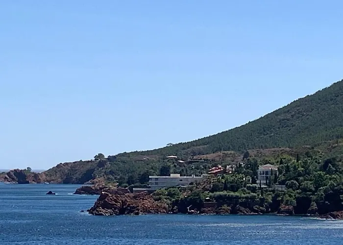Grand Terrasse Vue Pieds Dans L'eau Piscine