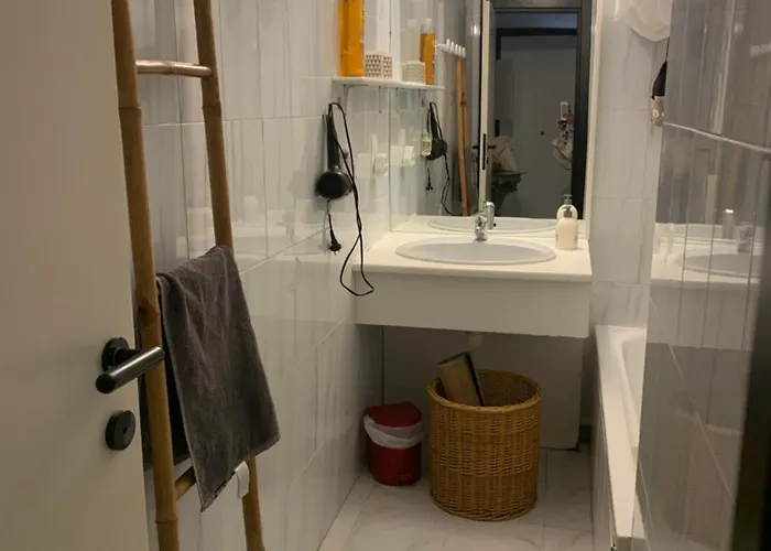 Grand Terrasse Vue Pieds Dans L'eau Piscine Saint-Raphaël